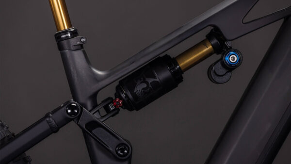 cube-stereo-hybrid-one77-hpc-at-800-2026-carbon-n-gold-3.jpg Cube Stereo Hybrid ONE77 HPC AT 800 2026 carbon´n´gold